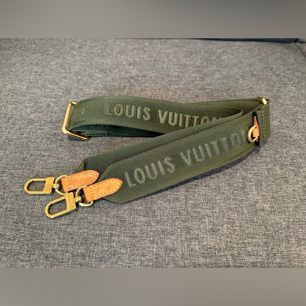 FINAL PRICE‼️ Louis Vuitton Multi Pochette Accessories Strap in Khaki